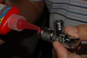 liquid-thread-sealant-with-PTFE